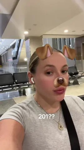 Ohhh now this …. Had me in a Snapchat chock hold!!!! Lmao but am I the only one that tried the tongue … 😂🥺 #throwback #snapchat 