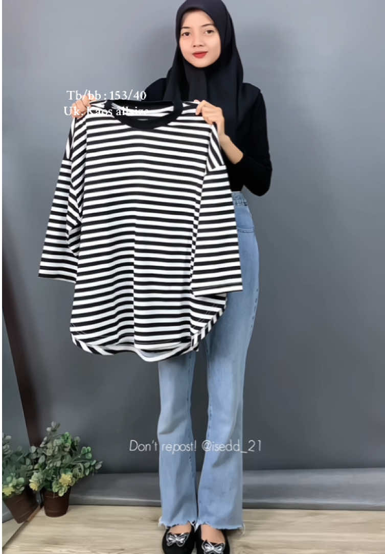 Outfit kaosan emang senyaman itu🫶🏻✨ #ootdkaos #ootdsimple #kaosoversize #fyp 