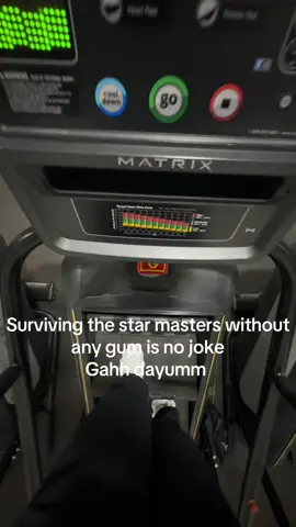 Anyone else chew gum on the stairmaster to distract themselves 😮‍💨 I be out of breath #latinagymtok #stairmaster #stairmasterworkout #GymTok #gym 