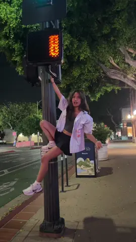 that pole was slippery guys no hate ples #wlw 