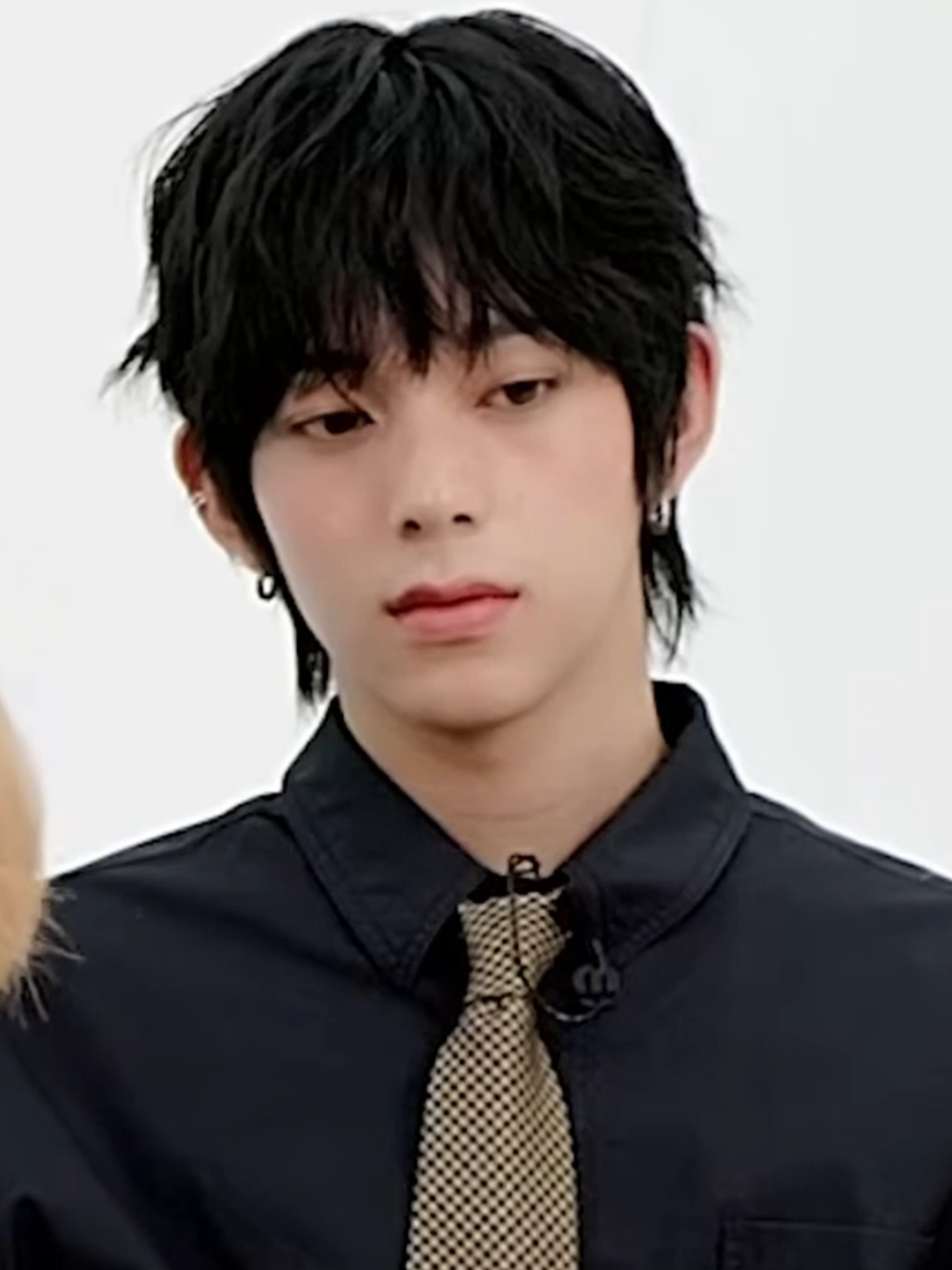 SERIOUS CHIH EN IS A SCARY ONE🐰🥹 #AHOF #AHOF_CHIHEN #chihenedit #chihen #kpop #fyp