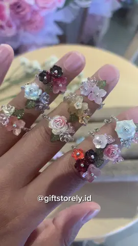 Cincin fairy 🧚 Pakai manik premium Jepang mix manik kaca dan manik akrilik, ring nya pakai yg stainless steel bisa di-adjust sesuai lingkar jari kamu 🫶 Launching perdana di Gerbang Kampus Itera, hari Sabtu jam 13.00-18.00 WIB   #fairyring #cincinfairy #cincinmanikpremium #cincinaestehtic #cfdbandarlampung 
