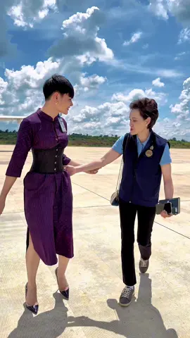 ในฐานะ brand ambassador ของกระทรวงพาณิชย์ ดีใจมากๆค่ะที่มีโอกาสได้ดูแลเที่ยวบินพิเศษ ท่านนายกรัฐมนตรีท่านอนุทิน ชาญวีรกูล , ท่านรัฐมนตรีว่าการกระทรวงพาณิชย์ ท่านศุภจี สุธรรมพันธ์  และคณะ ในภารกิจ ตรวจติดตามการเยียวยาและการให้ความช่วยเหลือผู้ที่ได้รับผลกระทบจากเหตุการณ์ความไม่สงบ  ในพื้นที่จังหวัดสุรินทร์และพบประชาชนพร้อมทั้งหัวหน้าส่วนราชการในพื้นที่💙🛫