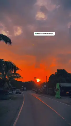 Indahny sunset di Kalimantan💫 #fypシ゚viral #fypage #hasilreal #gunungkudung_kaltim #JelajahLiburan 