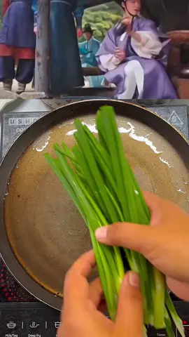 Dongnae Style Pajeon Recipe 1 cup flour 3 tbsp potato starch or corn starch 1 cup water 1/4 salt / a pinch of salt 1 egg spring onion ... ❤️  #bonappetiteyourmajestyrecipe  #Fridaycravings