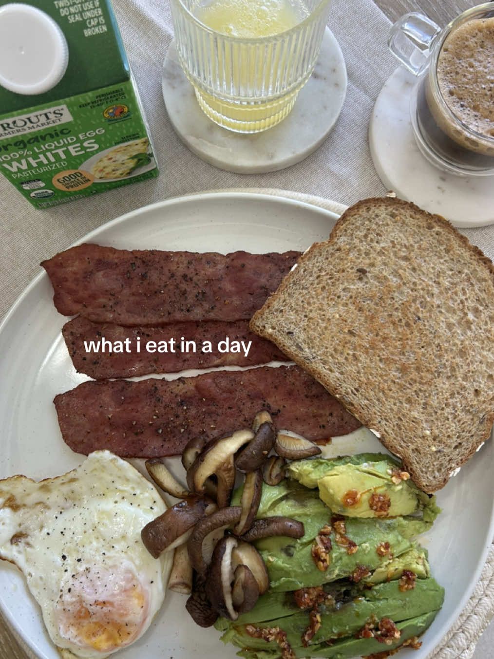 what i eat in a day: - turkey bacon, whole wheat toast, egg, avo, shiitake mushrooms, egg white, espresso - cottage cheese parfait - grass fed ribeye, asparagus, shiitake mushrooms - tilapia, rice, asparagus  #whatieatinaday #whatieat #mealprep #DailyRoutine 