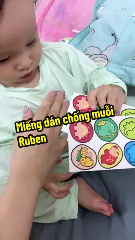Mở túi zip ra là nghe mùi sả chanh liền luôn á các mom, thơm lắm, mà hiệu quả chống muỗi tốt lắm nhé. E đã ko tin cho đến khi sử dụng thử, tuyệt cà là vời #runben #miengdanchongmuoi #chongmuoichobe #mevabe #giadinh 