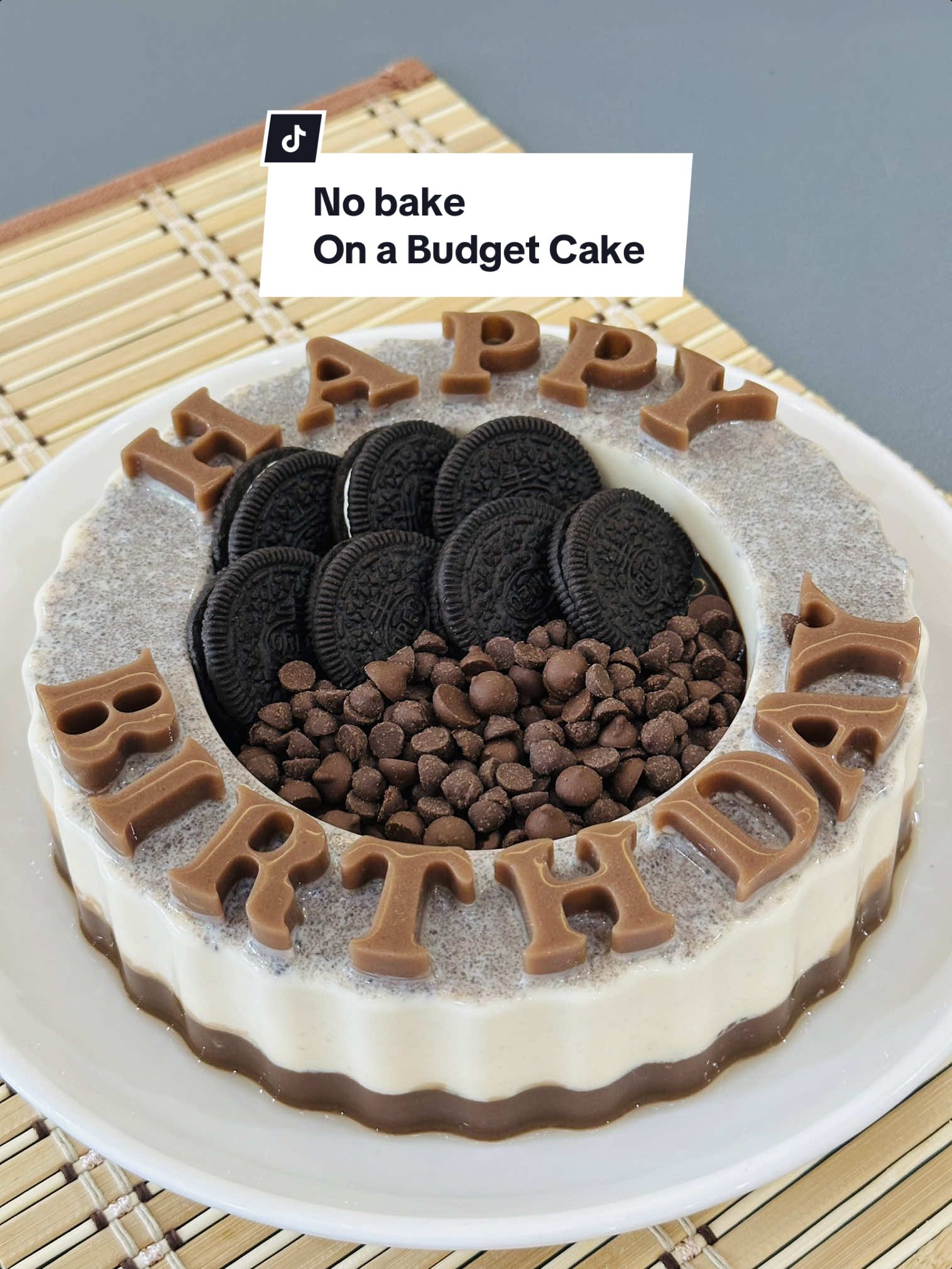 On a Budget Birthday Jelly Cake Ingredients: Milo Jelly: Sulit Pack Megalicious Mr. Gulaman Clear Jelly Powder 2tbsp Sugar 3 sachet Milo Powder 500ml Water Milky Oreo Jelly Sulit Pack Megalicious Mr Gulaman Clear Jelly Powder 3tbsp Sugar 250ml Water 370ml All purpose cream 2 pack Oreo Cookies (mashed) Toppings: Chocolate Syrup Chocolate Chips Oreo Cookies Refrigerate overnight! Before serving! 🥰