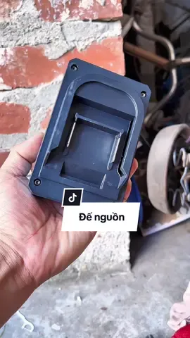 Bộ đế đổi nguồn điện từ 18v-21v lên điện 220v dùng khi mất điện ngày hè mưa bão. #dechuyennguon #dechuyennguonpin #dechuyendien18den21len220v 