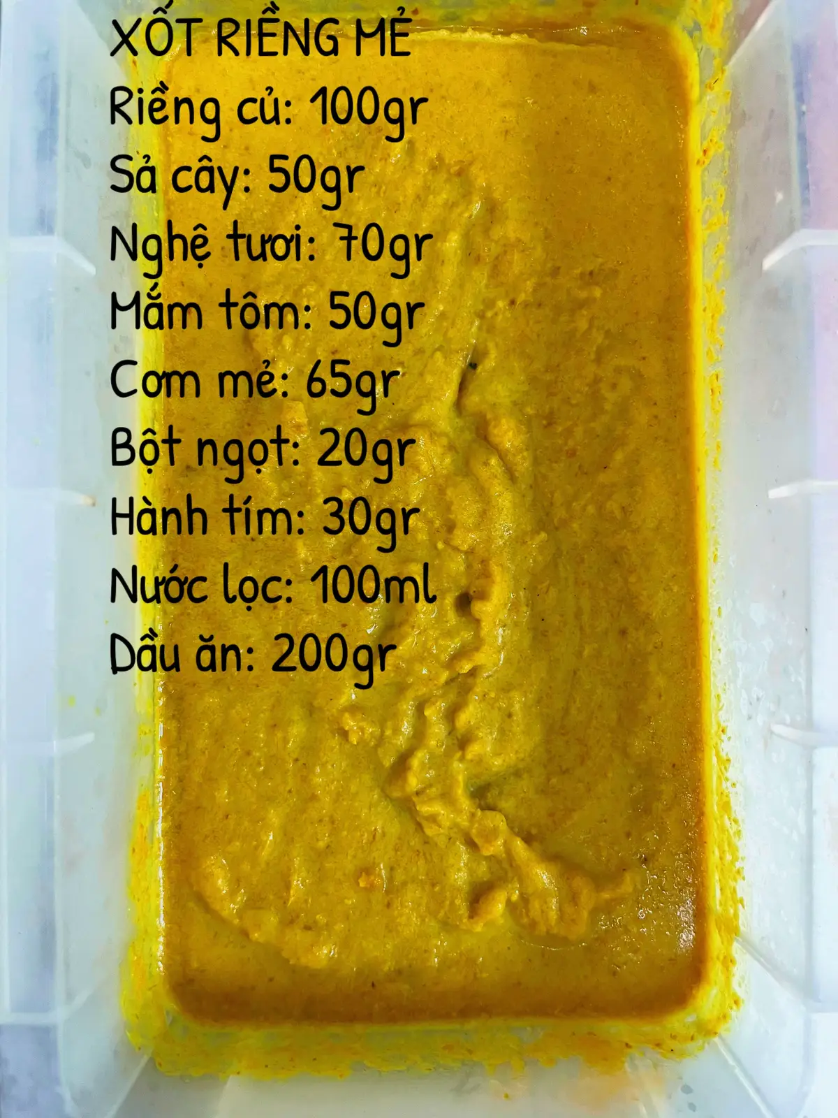 XỐT RIỀNG MẺ (dành cho Heo, gà, cá..) Cách làm: 1. Xay nhuyễn các nguyên liệu tươi, cho dầu ăn vào chảo cho tất cả nguyên liệu đã xay vào xào cho dậy mùi. 2. Sau khi lên mùi thơm cho tất cả gia vị và nước vào, đun lửa nhỏ khoảng 25-30p sẽ được hỗn hợp xốt thành phẩm. 3. Ướp 300gr xốt cho 1kg thực phẩm Chúc cả nhà thành công Chia sẽ công thức theo kinh nghiệm của mình ae bếp nào có cách hay hơn thì chia sẽ đừng toxic nhé.😆😆 #chefthaifood #xuhuongtiktok #đầubếp #gà hấp riềng mẻ