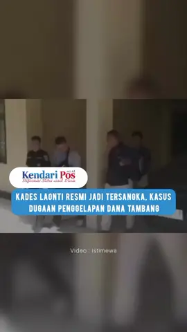 Kasus dugaan penggelapan dana kompensasi tambang yang menyeret Kepala Desa (Kades) Laonti, berinisial S, kini memasuki babak baru. Penyidik Ditreskrimum Polda Sultra resmi menyatakan berkas perkara tersangka lengkap (P-21) dan melimpahkannya ke Kejaksaan Negeri (Kejari) Konawe Selatan pada Kamis (2/10/2025). “Iya, benar. Berkas perkara atas nama tersangka Kepala Desa Laonti telah dinyatakan lengkap dan hari ini resmi diserahkan ke Kejari Konsel,” kata Humas Polda Sultra, Ipda Hasrun. Dengan pelimpahan tahap II ini, tersangka Kades S bersama barang bukti resmi berada dalam kewenangan Kejari Konsel untuk segera diproses di persidangan. Kasus ini mencuat setelah seorang warga, R (36), melaporkan dugaan penggelapan dana kompensasi tambang pada 7 April 2025. Dana tersebut berasal dari pemuatan ore nikel oleh perusahaan CV Nusantara Daya Jaya, yang seharusnya disalurkan untuk kepentingan masyarakat Desa Laonti. Namun, dana miliaran rupiah itu diduga tidak pernah sampai ke tangan warga. Setelah rangkaian penyelidikan, penyidik menetapkan S sebagai tersangka pada 25 Juli 2025. Delapan saksi diperiksa dan sejumlah dokumen penting ikut disita. Gelar perkara menyimpulkan adanya unsur tindak pidana penggelapan, sehingga Kades S dijerat Pasal 372 KUHP. Sumber : Kabarkendari