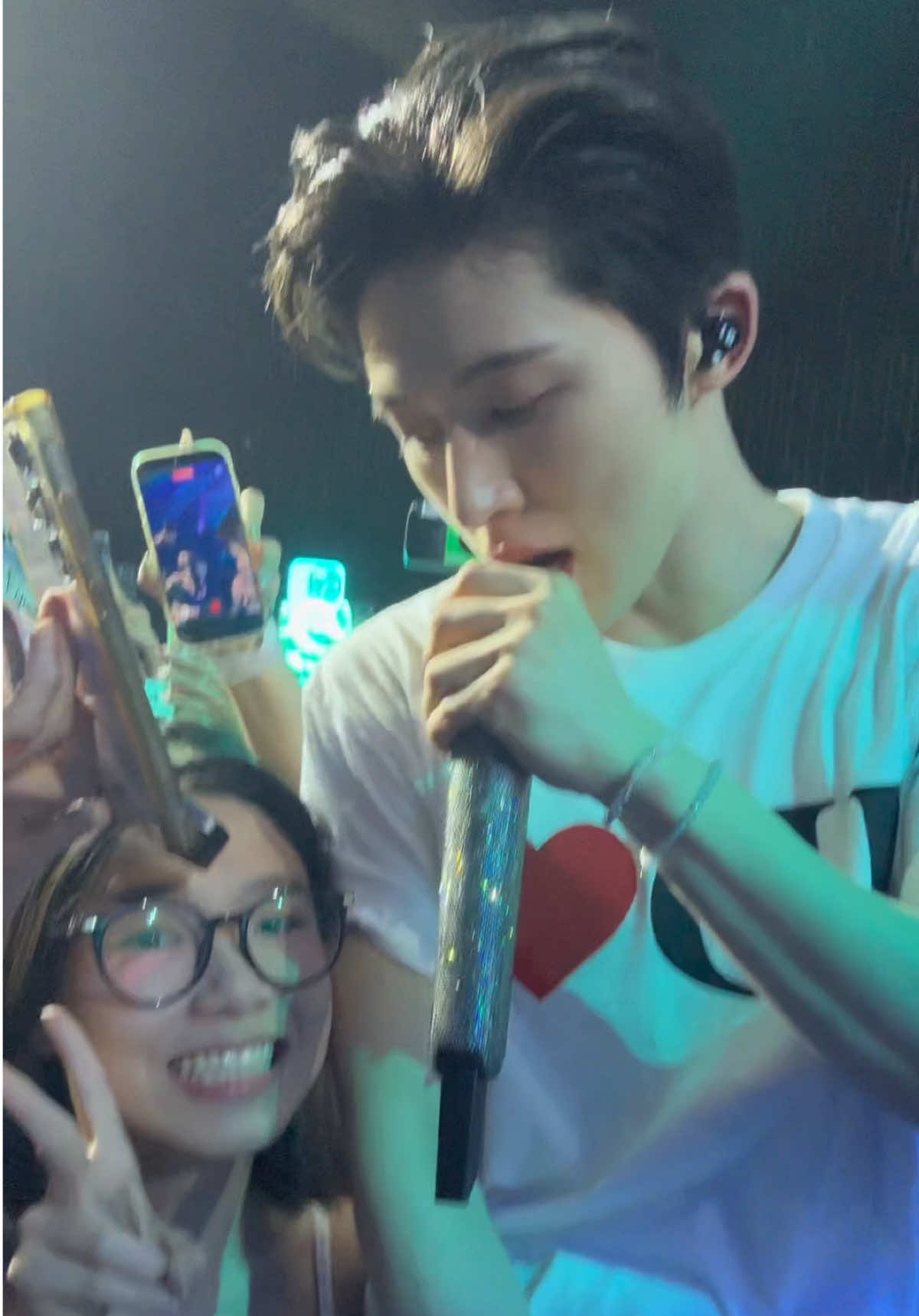 B.I suddenly sits right in front of me  I squat down and he grabs my hand to pull me up 🥹  only leaves after making sure I’m safe 😂 my favorite moment in 2025  #kimhanbin #lastparadeinkl @B.I 