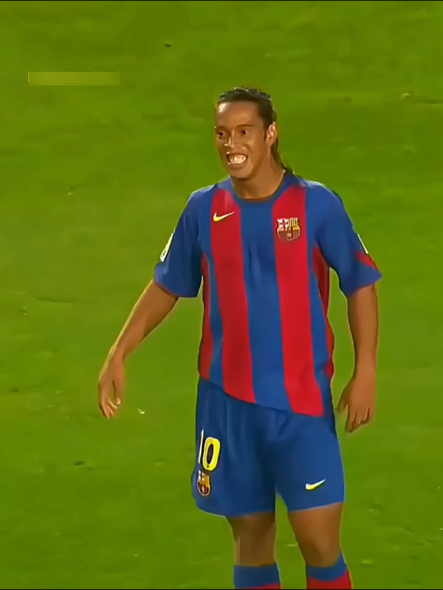 أهداف سجلها رونالدينهو في مرمى ريال مدريد صفق له جمهور الخصم قبل جمهوره 🇧🇷⚽ Ronaldinho marcó goles contra el Real Madrid y la afición rival le aplaudió antes que la suya.⚽💪 #ronaldinho  #realmadrid  #CapCut #fyp #foryoupage 