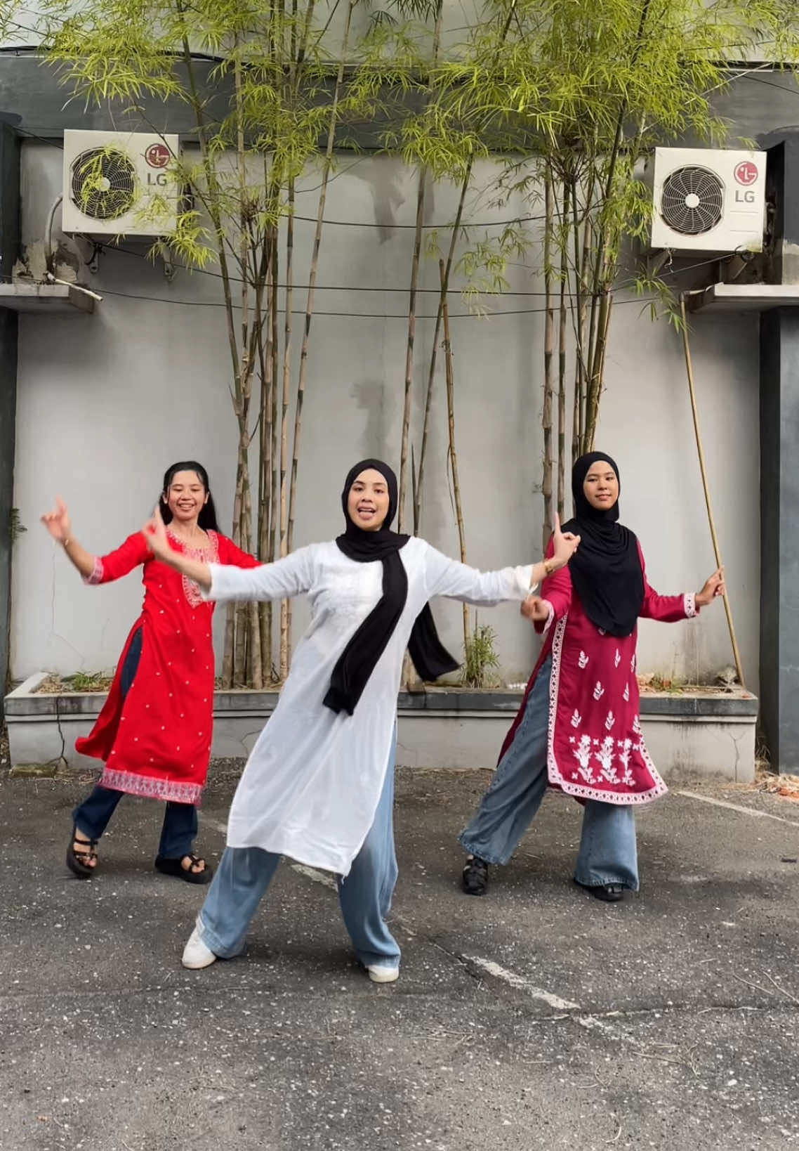 #trend #bollywood #bollywoodsong #bollywooddance #lutputgaya 