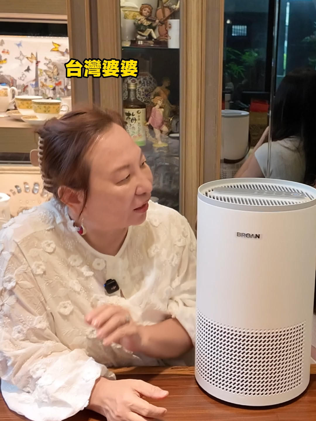 Broan 小輕空淨機 3KG輕量＋皮革棕色提把 外型現代簡約設計 #小輕空淨機 #Broan #空氣清淨機 #家電推薦 #好物推薦 #77歐尼在台灣 #77歐尼好物推薦