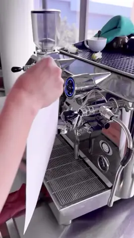 Geass yu siapa lagi yang mau servis mesin kopi  Teknisi di kami yang berpengalaman 10 tahun di bidang servis mesin kopi jadinya ga usah khawatir yaaa Geass  masih berlaku 50% yaa ka mesin kopi & grinder anda bermasalah kami bersedia perbaikannya ☕☕☕ service all machines & service mesin kopi WA +62 857-1609-4493 Ig : https://www.instagram.com/servicemesinkopi__?igsh=ODUxZzZ4eGRiNTI3 FB : service mesin coffe Tiktok : servicemesinkopi__ service jabodetabek all dan luar #teknisimesinkopi #mesinkopi #tempatservicemesinkopi #jasaservicemesinkopi #caffinobaristan 