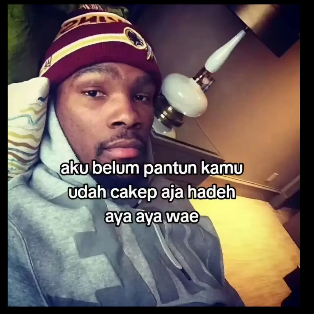 Bahan: - 2 butir telur - 1/2 sendok teh garam - 1/4 sendok teh merica bubuk - 1 sendok makan minyak goreng Cara membuat: 1. Kocok telur dalam mangkuk hingga rata, tambahkan garam dan merica bubuk. 2. Panaskan minyak goreng dalam wajan anti lengket dengan api sedang. 3. Tuang kocokan telur ke dalam wajan, biarkan hingga telur mulai matang. 4. Gunakan spatula untuk menggulung telur ke arah dalam, ulangi hingga telur habis. 5. Angkat dan sajikan telur gulung  #fypage #masukberanda #4u #fyppppppppppppppppppppppp 