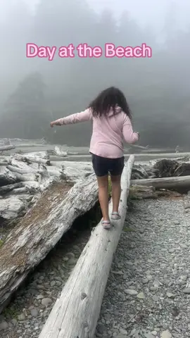 The beach never disappoints even on cloudy a days 🫶🏽 PNW #Gen❌family #mandatoryfunday #relateabletiktok #thebeach #familytiktoks 