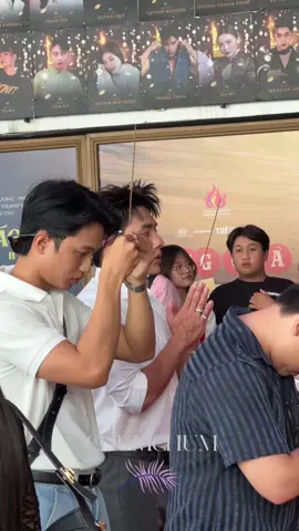 Lê Dương Bảo Lâm tại buổi lễ dâng hương giỗ tổ tại trường Đại học Sân Khấu Điện Ảnh #ChumChum #BimatVbiz   #GioToSanKhauVietNambyChumChum