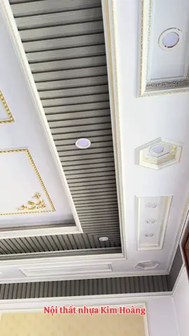 Mẫu trần tam cấp màu trắng kết hợp phào chỉ p.s Và p.u cao cấp. @Nội Thất Nhựa Kim Hoàng #tancodien #nhuananooptuong #caitaonha #noithatnhuakinhoang #xuhuong 