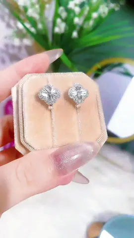 Bông tai 4 lá khoá giò gà