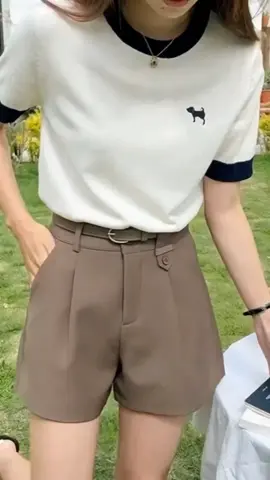 Korean Knitted Top #KoreanStyle #KnittedTop #OOTD #TrendyLook #KoreanFashion 