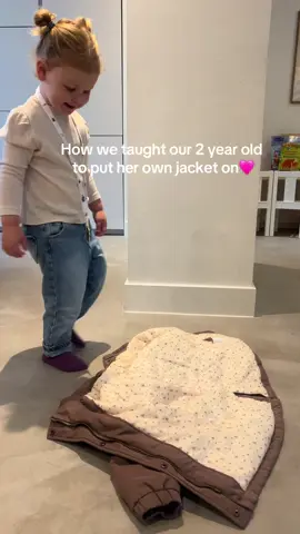 Now putting the jacket on is more fun 🤭  #momhack #motherhood #2yearsold #jackethack #lifeinthenetherlands 