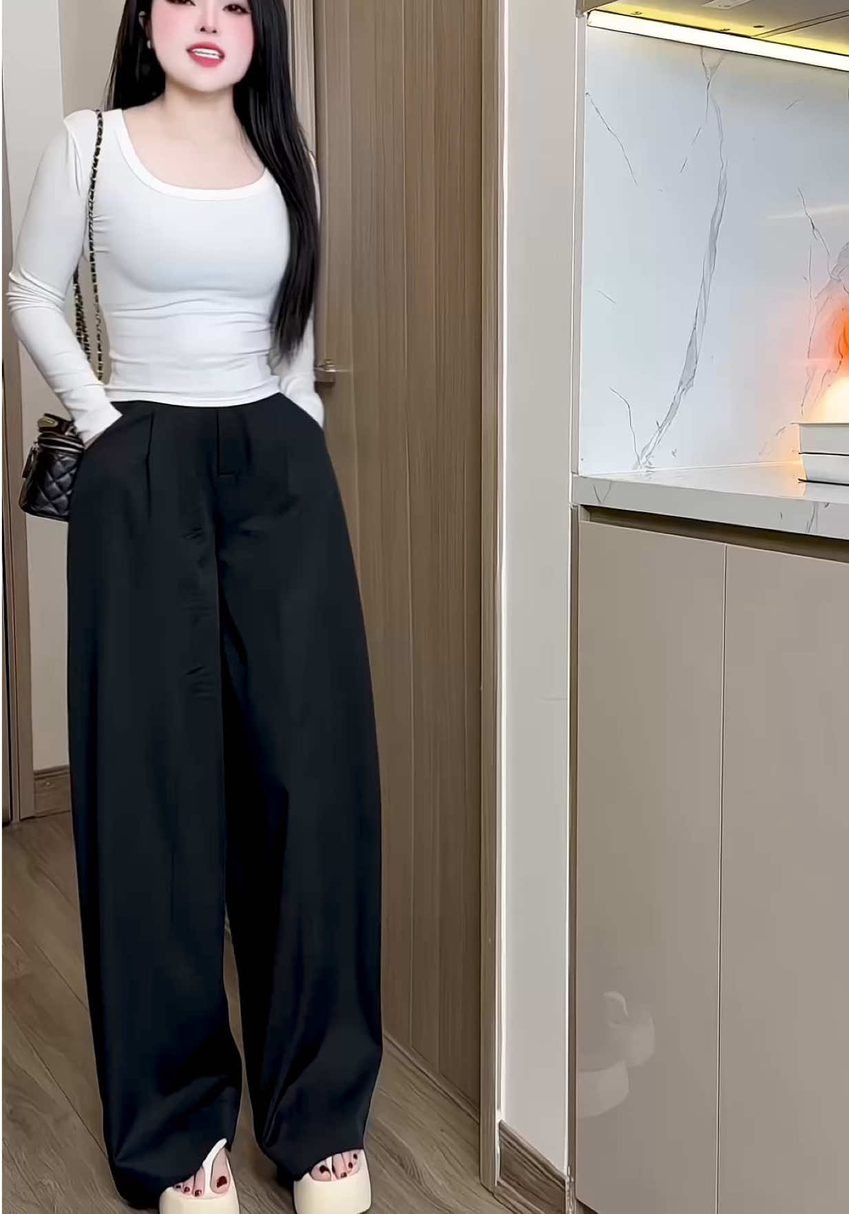 Quần suông gió kaki phom suông rộng lạ mắt mặc Thu thì còn gì bằng nữa 😉😉 che khuyết điểm cho chị em mình diện xinh luôn #quan  #quansuong #quansuongnu #quansuongongrong #quansuongni