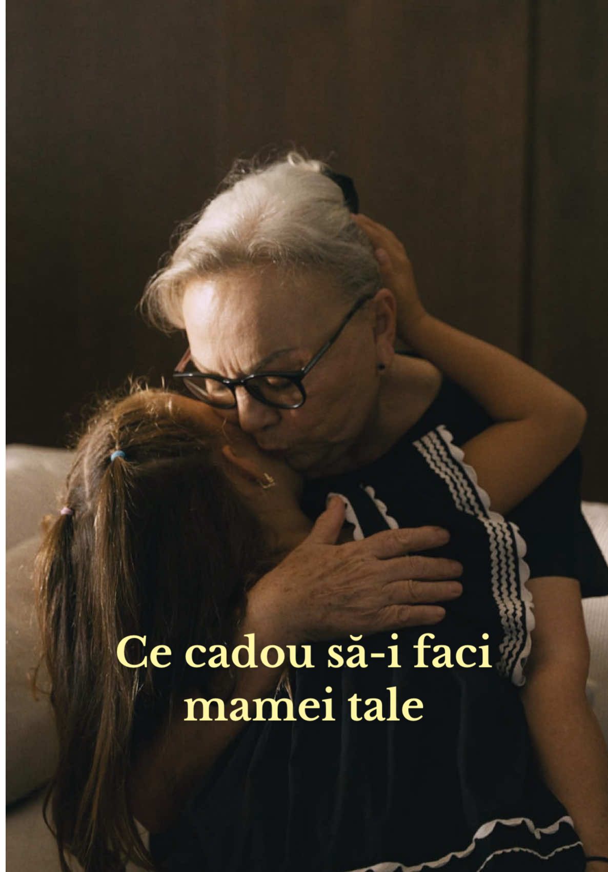 Dacă ar fi să descriu femeile din viața mea într-un singur cuvânt, acela ar fi putere. Puterea de a avea grijă de toți cei pe care îi iubesc. Dar am înțeles, în timp, că această putere începe cu grija față de sine, în primul rând.  De multe ori, mamele uită să se pună și pe ele pe lista de priorități. Eu am ales să îi dăruiesc mamei mele o mamografie, pentru ca noi să avem mai mult timp împreună și mai multe amintiri frumoase. Mă bucur să fac parte din campania #CuMamaLaMamo Regina Maria, pentru că vorbește despre două lucruri în care cred cu adevărat: medicina de prevenție și grija față de sine – fără de care nu putem avea grijă de ceilalți. Dacă ai un abonament la Regina Maria, în luna octombrie – luna conștientizării cancerului de sân – poți dona și tu o mamografie mamei sau bunicii tale. Un gest simplu, dar cu o valoare uriașă. Pentru că sănătatea nu e un privilegiu, ci un drept. Și poate fi cel mai frumos cadou pe care îl facem femeilor din viața noastră. #reginamaria #viata #femei #putere 