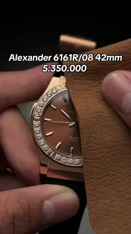 Alexander Ferros Việt Nam 6161R/08 42mm có phải chiếc đồng hồ mà bạn đang thích không 😉  Ghé HPC Luxury để lên tay những siêu phẩm tuyệt đẹp này 🫰 