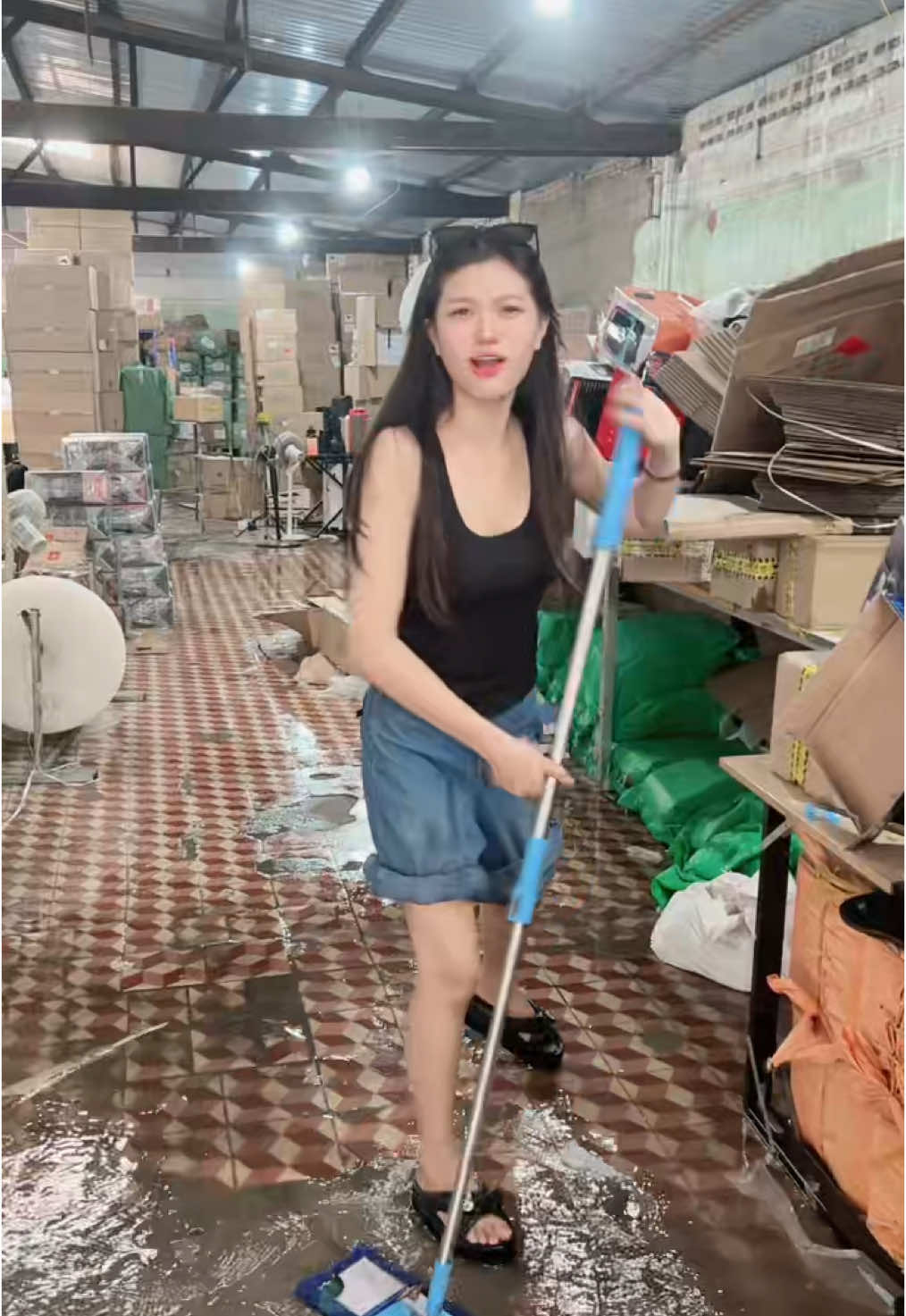 Của emmmmm. Ngày mai e sẽ xả hết 1k lúc 11:00 nha cả nhà