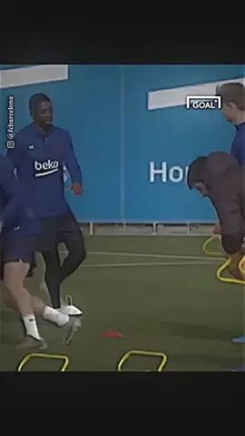 ديونغ اسرع وامهر من البلندوري 🤣 #دي_يونغ #ديمبلي #barcelona #football #folo 