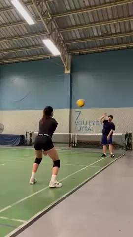 playing volleyball kasama ang best friend na si rajo@MIKHA LIM. #mikhalim #binimikha #bini #biniph #fyp 