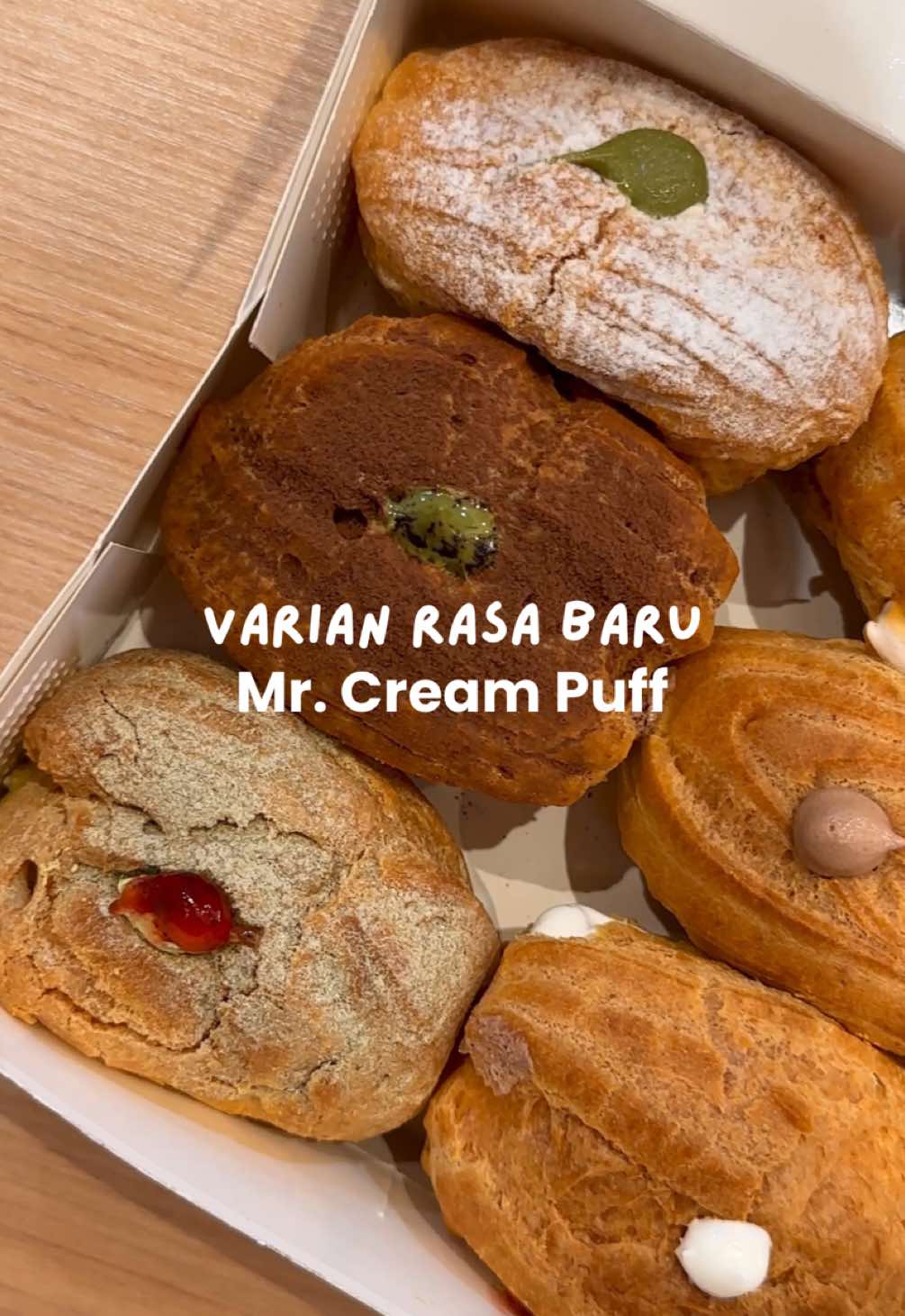 Akhirnya cream puff favorit launched varian rasa baru dan salah satu nya matcha strawberry! Enak! ngga kemanisan yaaa ✨🫶🏻 filling nya juga melimpah!! 📍Mr. Cream Puff, Komp. Penuin Center no 4 blok OC, Batam.  #batam #kulinerbatam #creampuff 