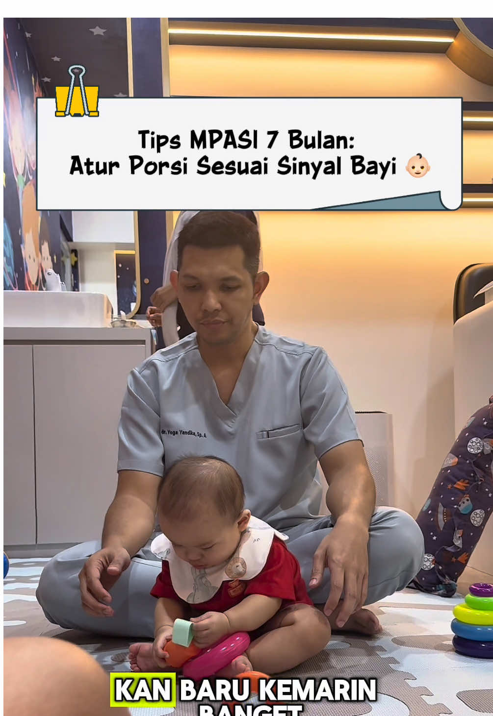 MPASI itu bukan tentang ngejar jumlah makan, tapi soal proses belajar makan bayi 🍽️👶🏻. Penjelasan dokter Yoga kali ini bikin kamu makin paham: yang menentukan volume itu bayi sendiri, bukan pengasuh atau orang tua. Jangan takut kalau bayi terlihat “kenyang” atau makan sedikit, karena mereka punya insting berhenti saat cukup ✨ Setiap anak punya ritme dan kemampuan berbeda. Kuncinya, ikuti sinyal anak, jangan panik, dan nikmati prosesnya 💙 #MPASI7Bulan #MPASI #TipsMPASI #TumbuhKembang #ZaydenEvanderJervim
