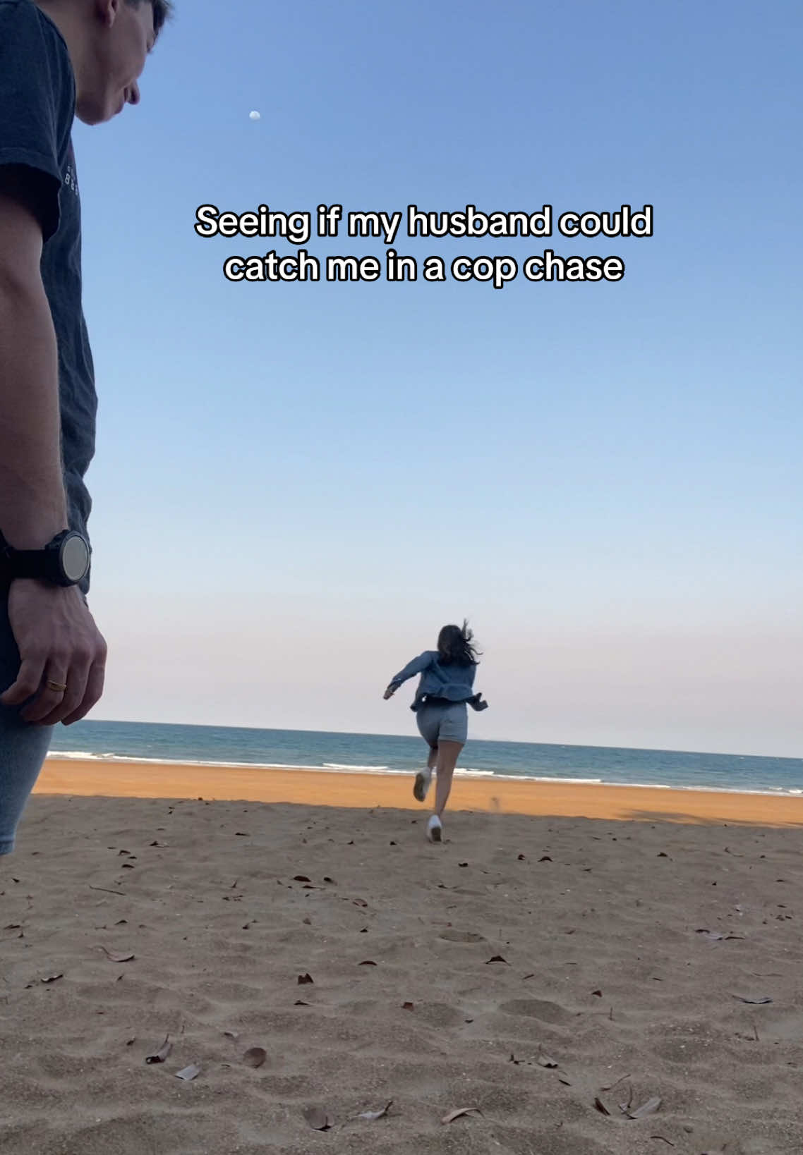 Wait for it..😂#copchasetrend#Running#runningchallenge#couplescomedy#couplescontent#badboys#beachrun