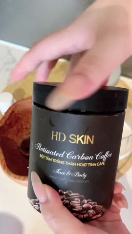 Bí quyết trắng da của tui đó, hỏi chi nhiều 😘 #kembodytrangda #phuonganhcomestic #botthanhoattinhcafe #bottamtrang 