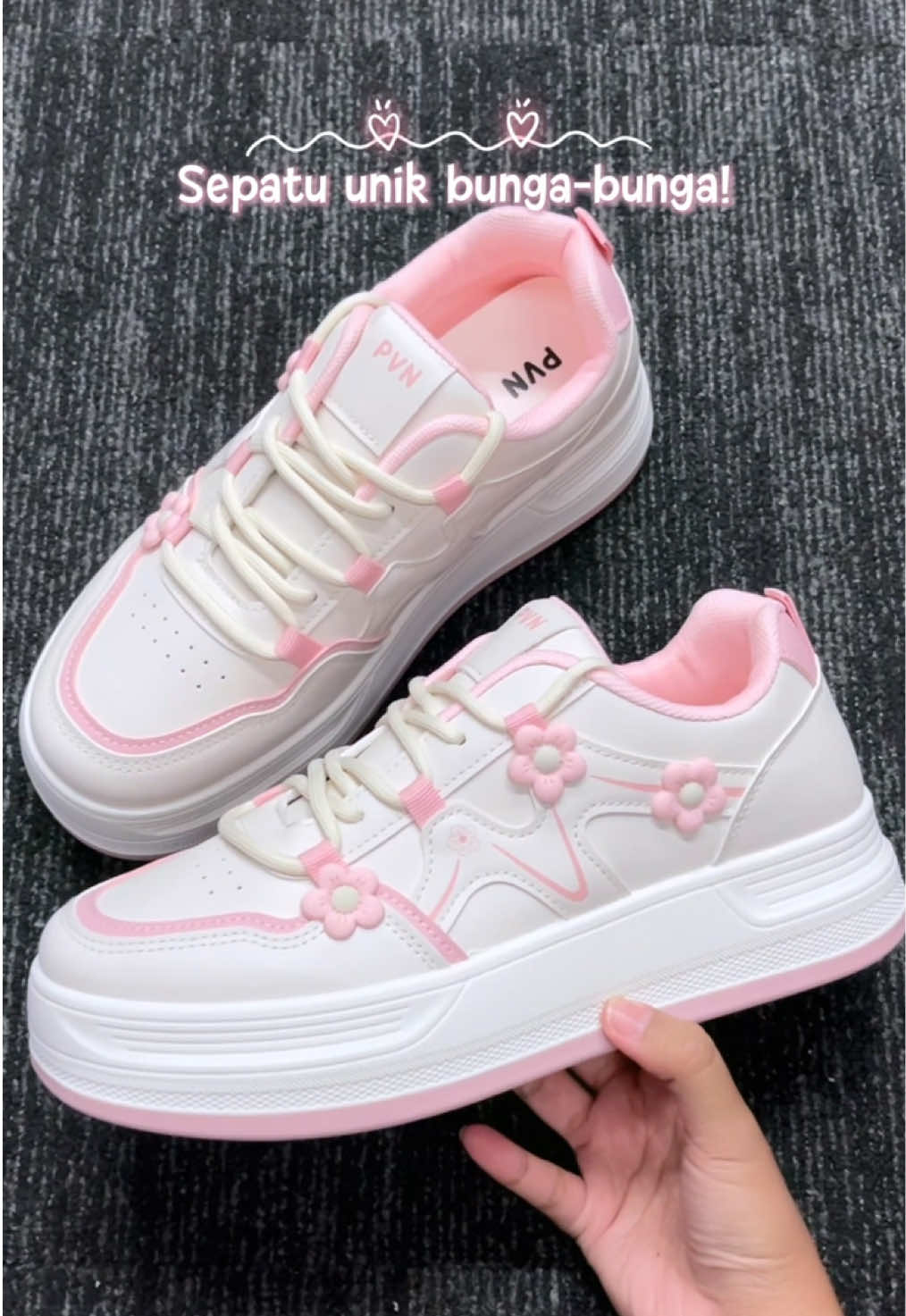 Sepatu satu ini emang unik banget sih #rekomendasisepatu #sepatuwanita #pvnyeona #fyp #jj 