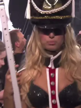 Năm 2008, Karolina Kurkova mắc căn bệnh suy giảm tuyến giáp khiến cô tăng cân mất kiểm soát, khi quay trở lại sàn diễn Victoria’s Secret, cô bị chỉ trích, mỉa mai không xứng đáng làm một thiên thần khi tăng tới 15 cân, khiến cô mất đi sự nghiệp tại Victoria’s Secret. Nhưng may mắn thay, chồng cô ấy - người cô yêu nhất đã luôn ở bên cạnh lúc cô khó khăn nhất. Hiện tại, Karolina Kurkova vẫn đang sống một cuộc đời yên bình và hạnh phúc bên chồng và các con của mình #edit #angel #victoriassecret #karolinakurkova #xuhuong 