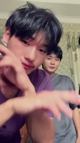 ကပြပါဆိုလို့#မြင်ပါများပီးချစ်ကျွမ်းဝင်အောင်လို့🤒🖤 