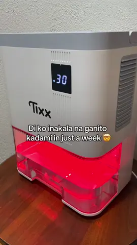 Didn’t expect this much moisture in less than a week 😱 #dehumidifiertest #dehumidifier #dehumidifierbenefits #christmasdecor #tixxdehumidifier 