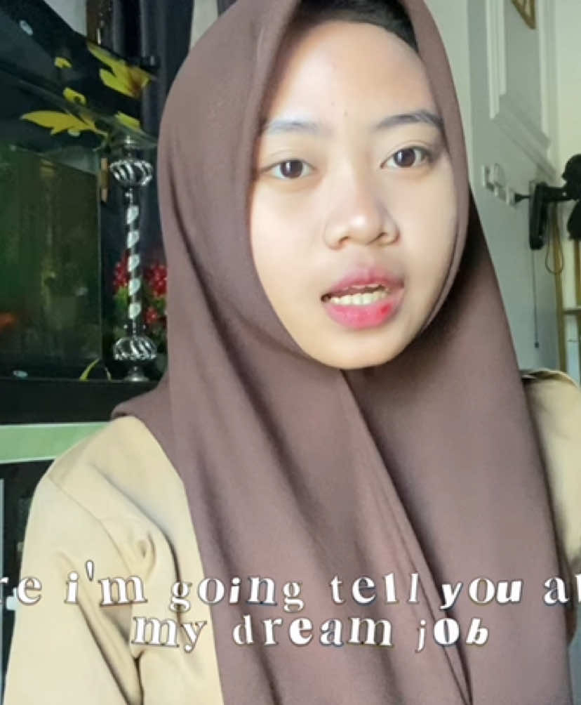 hi everyone🙋🏻‍♀️🙋🏻‍♀️ ✨✨ name: isna putri aulia class: XI.3 this is an English assignment, telling about my dream job.  sorry if my English isn't very good🙏🏻.