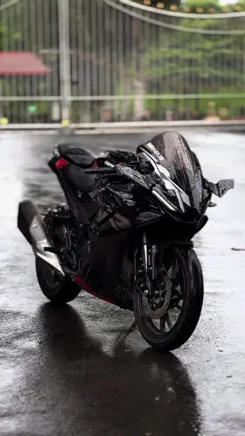 She in rain 🌨️🐣  ..  ..  ..  ..  ..  #foryoupage #goforyou #viralthisvideo #gpxdemon165rr #makeviral 