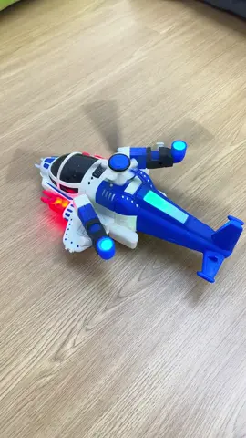 Bố mua chiếc máy bay này có thể biến hình, có ánh sáng, âm thanh và có thể tự động tránh chướng ngại vật. Bé nhà mình thích lắm #dochoichobe #dochoi #xuhuong 