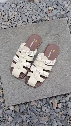 love a little bit too much with renata💓 #jambrellafootwear #sandalwanita #localbrand #sandaldaily #shopnow 