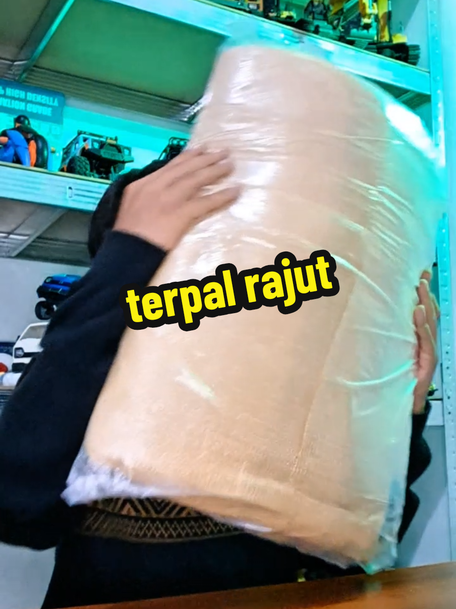 bisa buat kanofi ukuran 4×6 anti hujan dan panas matahari #terpal#terpalrajut#kanofihalaman#halamanrumah #ngebut 