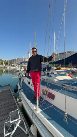 21 900€ ⛵️ Et toi, ton bateau il ressemble à quoi ? Contacte-nous pour nous le faire visiter ! Et abonne-toi pour la partie 2 😉 #visite #bateau #larochelle #fyp #pourtoi 