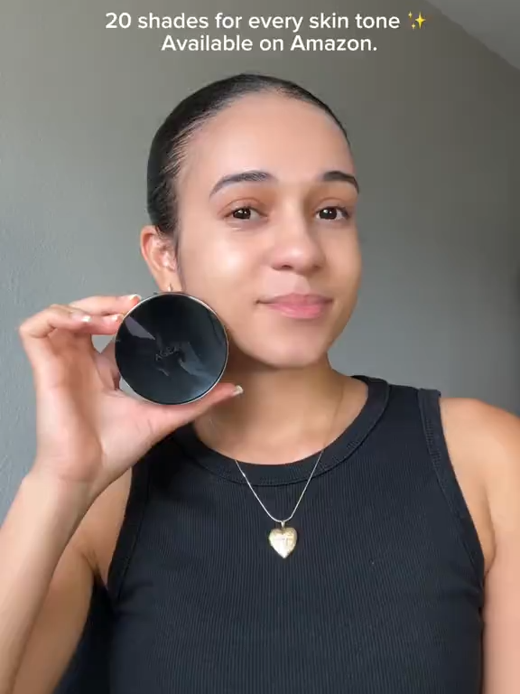 She found her perfect match in 25N ✨ One cushion = serum + glow + coverage 🤍 And yes — available in 20 latte-inspired shades. ☕ #AGE20S #FindYourLatte #LatteCushion #cushionfordryskin #koreancushionfoundation