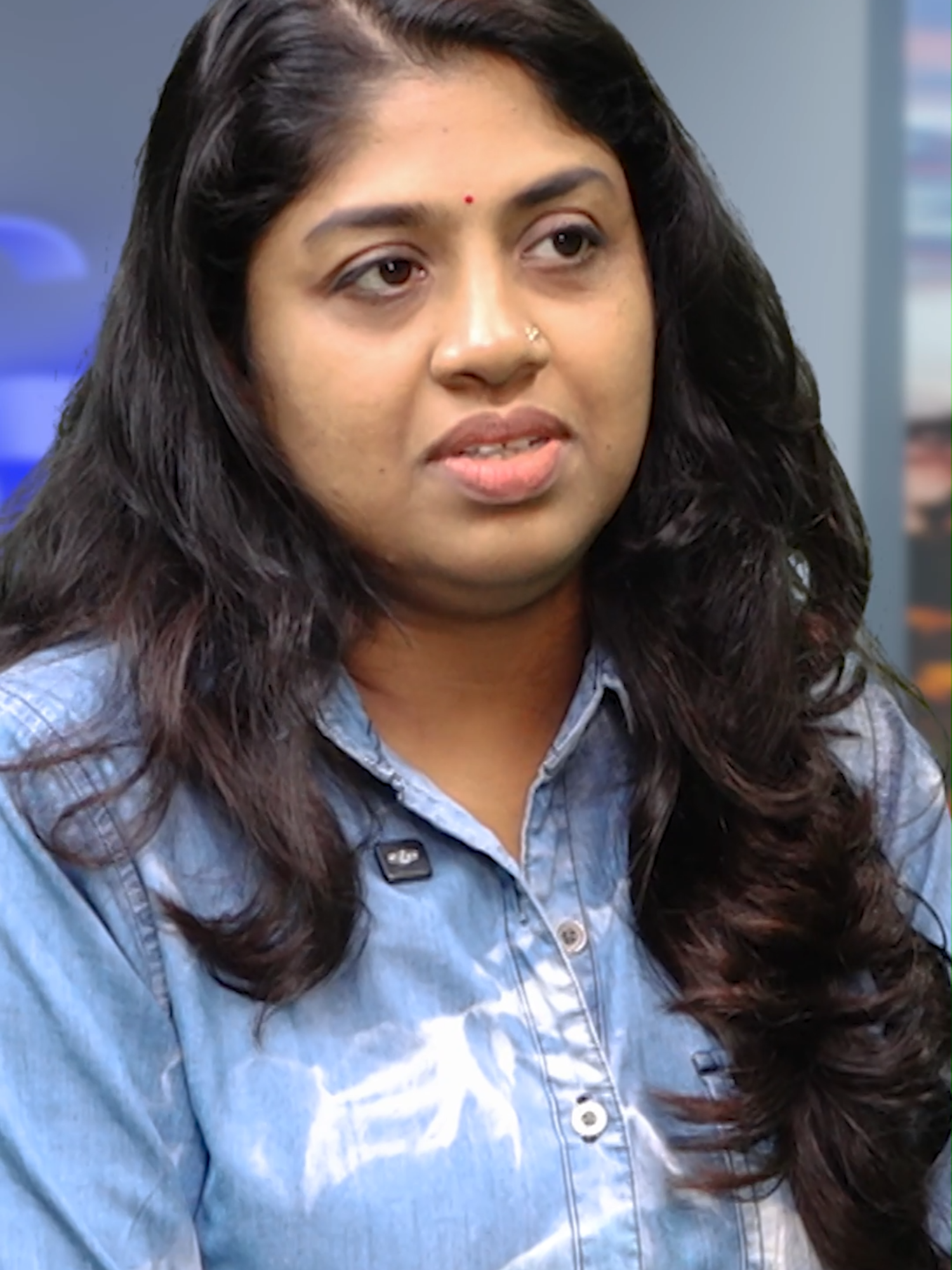 උඩින් ඇවිල්ලා බෝම්බ දානකොට අපි බංකර් වල හැංගිලා හිටියේ. එදා හිතුනා මැරුණේ නැත්තං අපේ කතාව කවදා හරි අපිම කියනවා කියලා #lahirumudalige #haritv #NavayugaKugarajah #Bommai #socialmedia #trendings #trendingnow #umalithilakaratne #nayanatharawickramarachchi