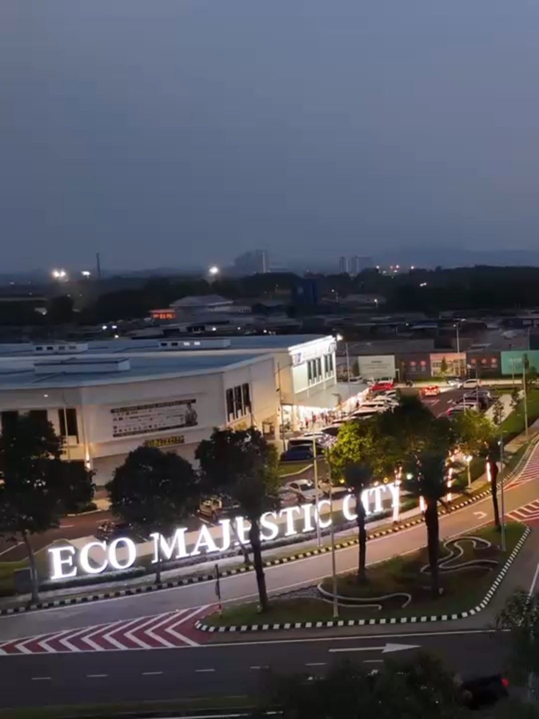 🌟 Majestic Lab · Eco Majestic’s New Must-Visit Spot! ✨ Have you checked out Majestic Lab yet? It’s filled with unique shops — one trip is never enough 😍 🏞 The best part? Right outside is the Eco Majestic City Park. Grab a coffee, sit back, and enjoy the view — total chill vibes! 🎉 There are also frequent events happening here, perfect for outings with friends and family! 👉 Don’t forget to follow along — surprise events are waiting for you! 🎶🎉 📍 Next time you’re at Eco Majestic, make sure to stop by Majestic Lab! #EcoMajestic#MajesticLab#EcoWorldGallery#EcoWorld#MalaysiaSpots#MalaysiaMustVisit #OOTDSpots #DailyVibes